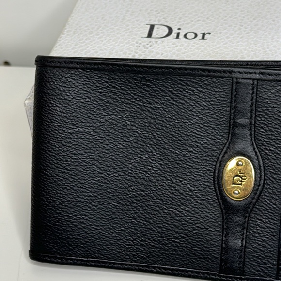 Dior man’s wallet extra slim A beautiful Leather wallet made by Dior luxury. - Picture 6 of 13